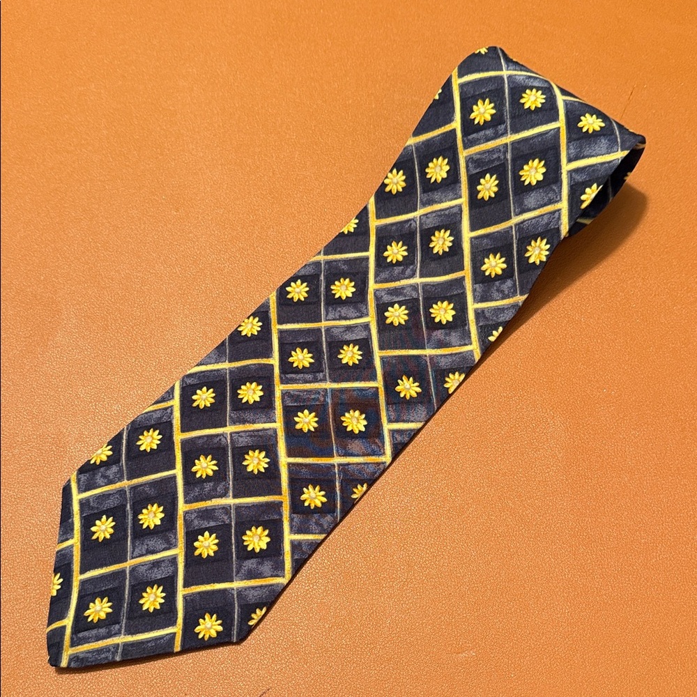 Hugo Boss Navy and Yellow Patterned Tie